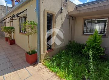 Casa · 82m² · 4 Ambientes · 1 Cochera · Interno 2 Dorm con Cochera (No Ph)