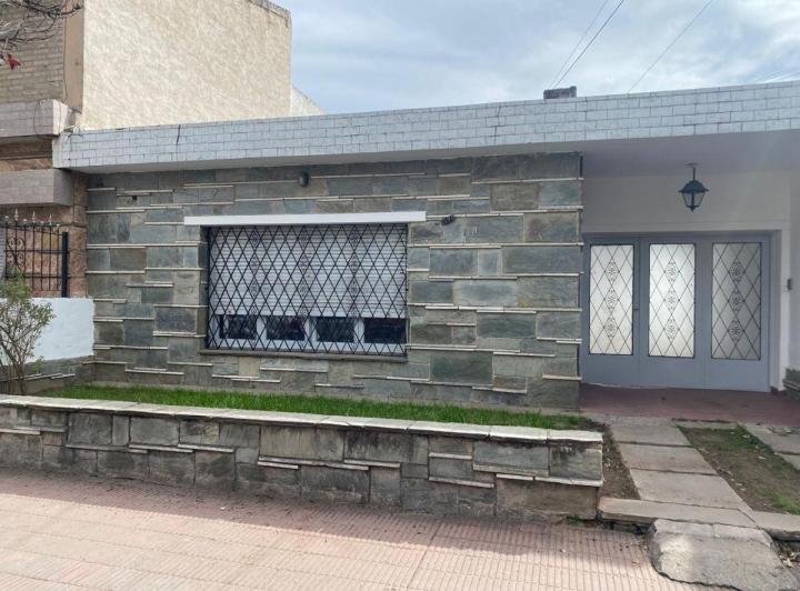 Casa · 150m² · 5 Ambientes · 1 Cochera