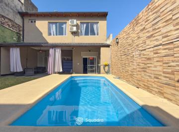 PH · 208m² · 5 Ambientes · 1 Cochera · Venta - PH de 3 Dorm. con Jardín, Pileta y Terraza - Abasto, Rosario - Apto Crédito.