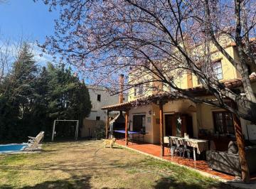 Casa · 195m² · 7 Ambientes · 3 Cocheras · Vende Casa en Club de Campo