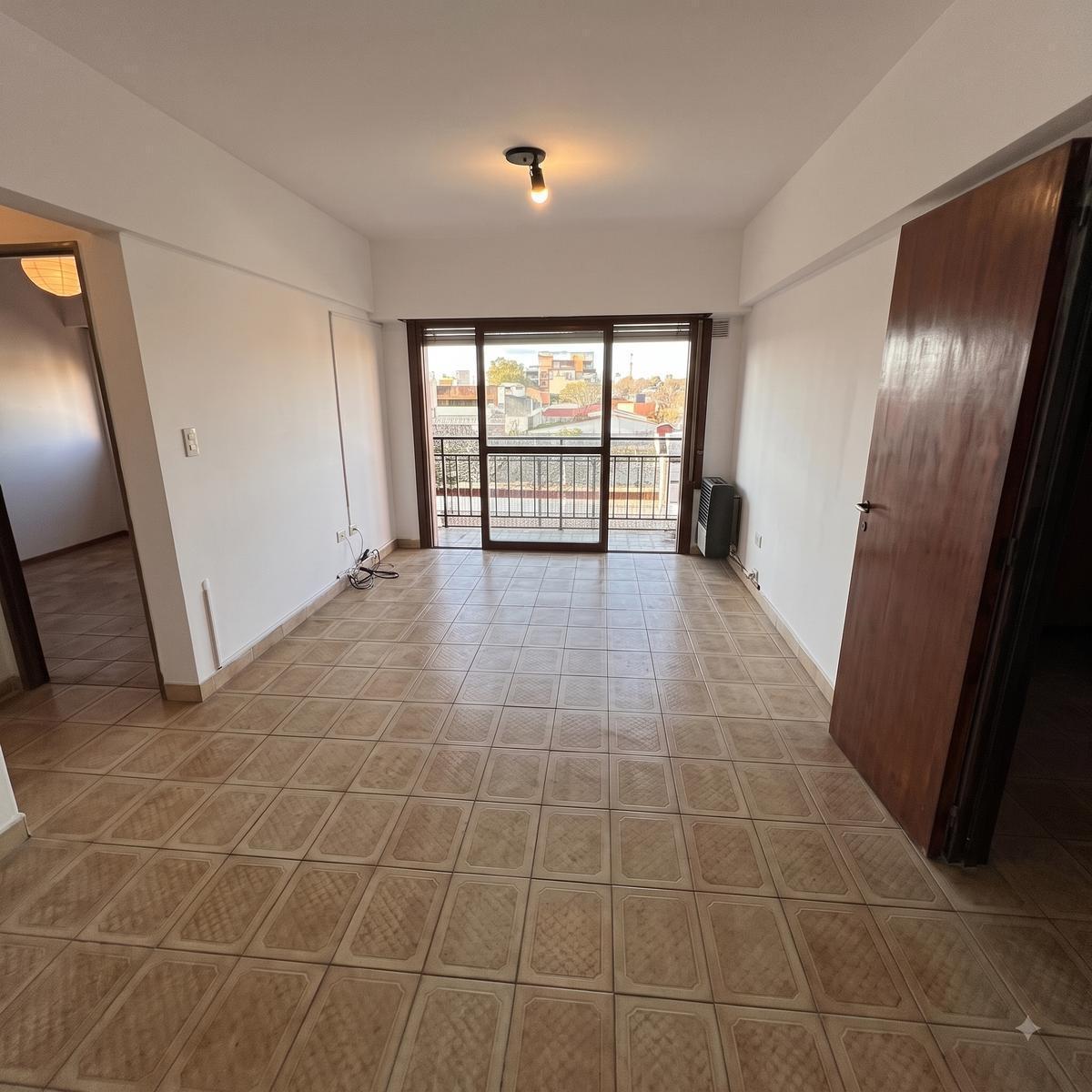 Alquiler 24 meses - depto 2 ambientes con balcón saliente