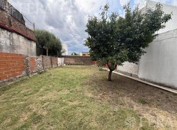 Casa · 103m² · 3 Ambientes · 1 Cochera · Venta Casa 3 Ambientes con Cochera y Local en Wilde