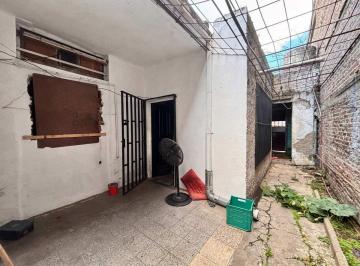 Casa · 230m² · 4 Ambientes · Casa en Venta en Lomas del Mirador a Refaccionar