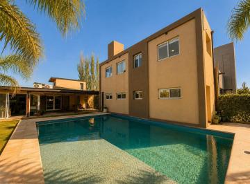 Casa · 622m² · 6 Ambientes · 2 Cocheras · Casa y Dúplex de Dos Dorm. C/u, con Jardín y Pileta en Las Acequias, Roldán