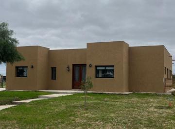Casa · 135m² · 5 Ambientes · 2 Cocheras · Casa en San Sebastian