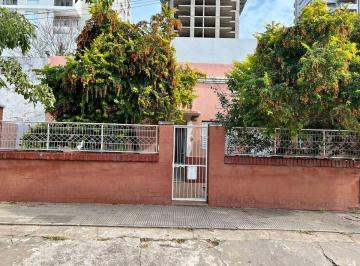 Casa de 2 ambientes, Ciudad de Santa Fe · Casa Al Frente en B° Sargento Cabral Cod: 69522