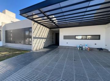 Casa · 200m² · 5 Ambientes · 2 Cocheras · Casa de 3 Dorm. + Esc. en Una Planta