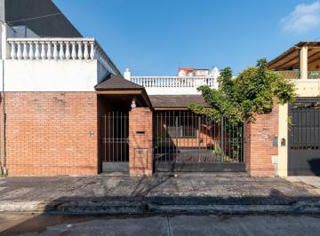 Casa · 173m² · 9 Ambientes · 1 Cochera · Casa en Mataderos