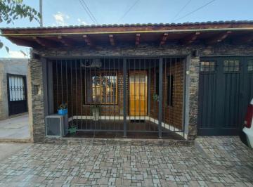 Departamento de 4 ambientes, Luján de Cuyo · Venta/ Casa 3 Hab./ Luján de Cuyo/ Cochera