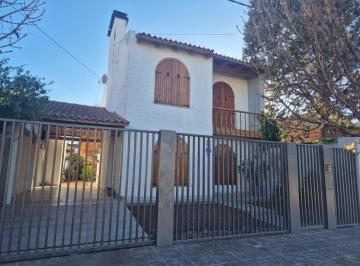 Casa · 111m² · 5 Ambientes · 1 Cochera · Vende Casa Céntrica 3 Dorm. General Roca, Río Negro