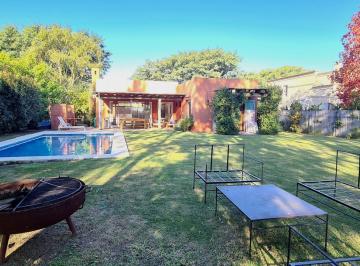 Casa · 132m² · 4 Ambientes · 2 Cocheras · Casa en Una Planta en Venta o Alquiler Anual