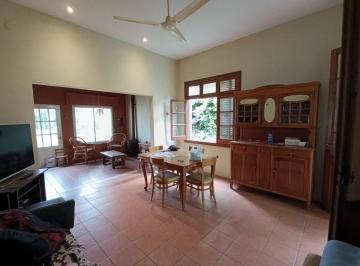 Casa · 102m² · 4 Ambientes · 2 Cocheras · Casa en Venta La Plata