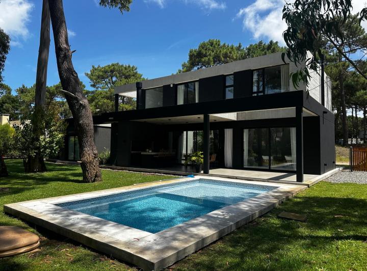 Casa · 270m² · 3 Dormitorios · 1 Cochera