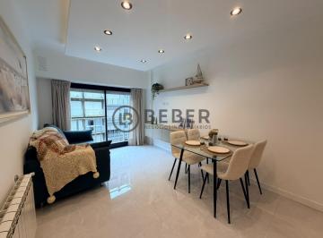 Departamento · 52m² · 3 Ambientes · En Venta Tres Ambientes Al Frente con Balcon Frances, Centro