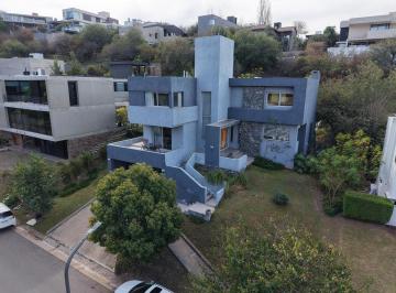 Casa · 370m² · 5 Ambientes · 2 Cocheras · Casa en La Rufina