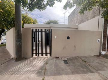 Casa · 73m² · 3 Ambientes · 1 Cochera · Vivienda 2 Dorm./b° Mosconi/esquina/remodelada