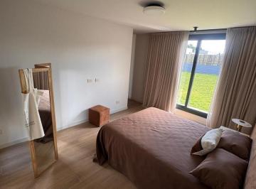 Casa · 200m² · 6 Ambientes · 4 Cocheras · Casa en Alquiler Villa Allende Golf Housing Casoria