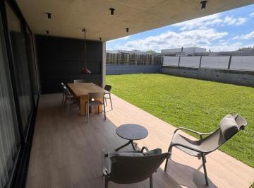 Casa · 200m² · 6 Ambientes · 4 Cocheras · Casa en Alquiler Villa Allende Golf Housing Casoria