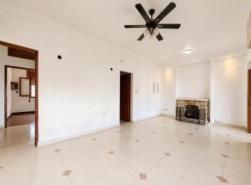 Casa · 110m² · 4 Ambientes · 1 Cochera · Venta - Casa Tres Dorm. con Cochera - Las Heras