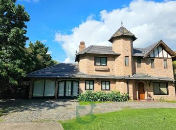 Casa · 250m² · 4 Ambientes · 1 Cochera · Venta Casa Campos de Alvarez 4 Amb