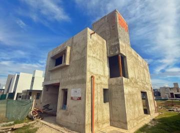 Casa · 158m² · 4 Ambientes · Oportunidad en Tejas 4 - Casa 3 Dorm y 3 Baños en Obra Avanzada