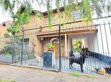 Casa de 7 ambientes, Ituzaingó · Chalet de 7 Ambientes con Pileta y Quincho - Ituzaingó Norte