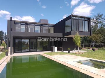 Casa · 450m² · 5 Ambientes · 4 Cocheras · Casa en Venta en Weston, Moreno