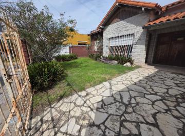 Casa · 150m² · 4 Ambientes · 1 Cochera · Venta de Casa 4 Ambientes Jardin Cochera San Justo