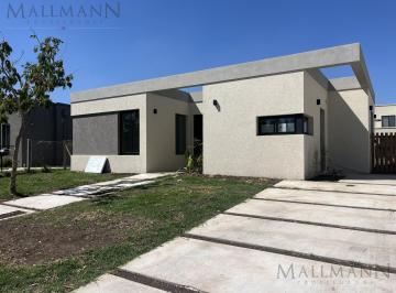 Casa · 120m² · 4 Ambientes · 2 Cocheras · Venta Casa a Estrenar 4 Ambientes - Santa Emilia Pilar del Este
