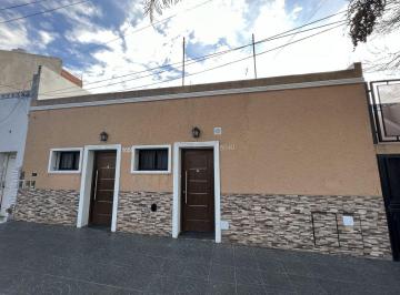 Casa · 50m² · 3 Ambientes · Alquiler Casa 3 Ambientes en Caseros con Patio