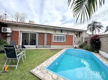Casa · 85m² · 3 Ambientes · 1 Cochera · Venta Casa 3 Ambientes con Piscina y Parrilla en Wilde
