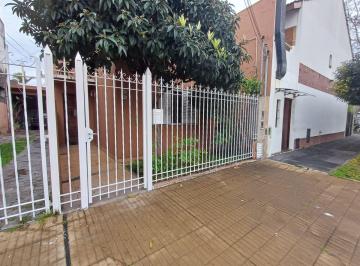 PH de 3 ambientes, General San Martín · PH en Alquiler de 3 Ambientes. 2 Dorm.. Patio. Excelente Ubicación! Posesion Inmediata