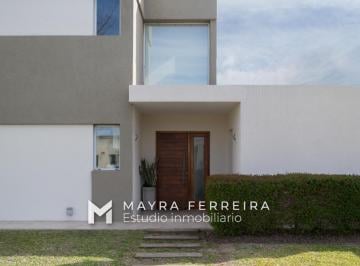 Casa · 262m² · 5 Ambientes · 2 Cocheras · Casa en Venta 5 Ambientes Apto Crédito en La Horqueta de Echeverria Canning