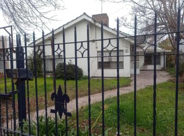Casa · 116m² · 6 Ambientes · 2 Cocheras · Casa en Barrio Parque Field