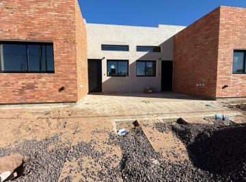 Casa · 75m² · 33 Ambientes · 2 Cocheras · Casa en Docta Av