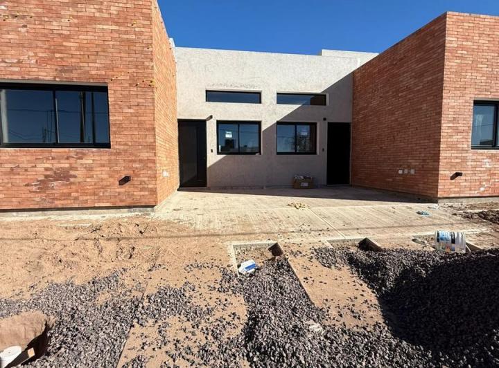 Casa · 75m² · 33 Ambientes · 2 Cocheras