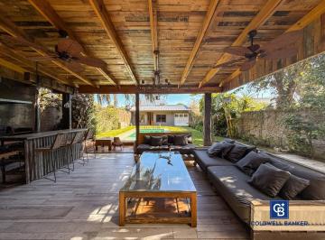 Casa · 315m² · 7 Ambientes · 2 Cocheras · Casa Super Luminosa en Amplio Lote