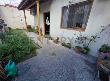PH · 86m² · 4 Ambientes · PH de 4 Ambientes con Patio, Balcón y Quincho, Loma Hermosa