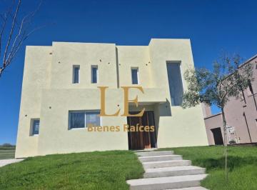 Casa · 184m² · 4 Ambientes · 3 Cocheras · Venta Casa en Santa Sofía, 3 Dorm, Pilar del Este