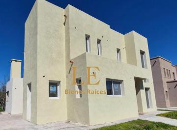 Casa · 184m² · 4 Ambientes · 3 Cocheras · Venta Casa en Santa Sofía, 3 Dorm, Pilar del Este
