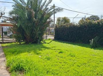 Casa · 125m² · 3 Ambientes · 2 Cocheras · Casa con Parque en Coronel Arnold; Impecable