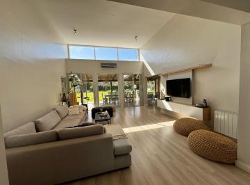Casa · 173m² · 6 Ambientes · 3 Cocheras · Casa en Aldea Fisherton