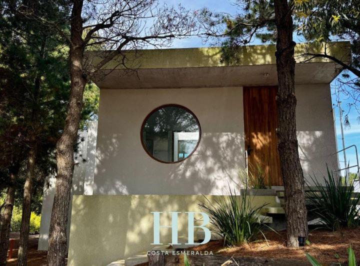 Casa · 200m² · 5 Ambientes