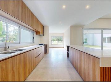 Casa · 186m² · 5 Ambientes · 2 Cocheras · Casa en Venta en Miralagos