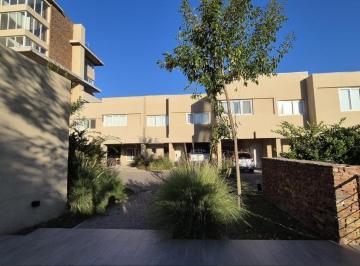 Casa · 120m² · 4 Ambientes · 1 Cochera · Duplex en Venta con Jardín en Barrio Cerrado El Palmar, Nordelta. con Pileta.