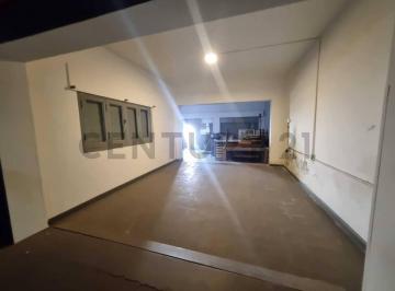 Bodega-Galpón · 350m² · 1 Cochera · Alquiler Galpon con Local a La Calle B° Talleres Este