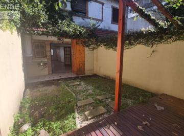 Departamento · 4 Ambientes · 1 Cochera · Excelente Triplex con Jardin, Frente a La Plaza B. Vicuña Mackenna en Saavedra