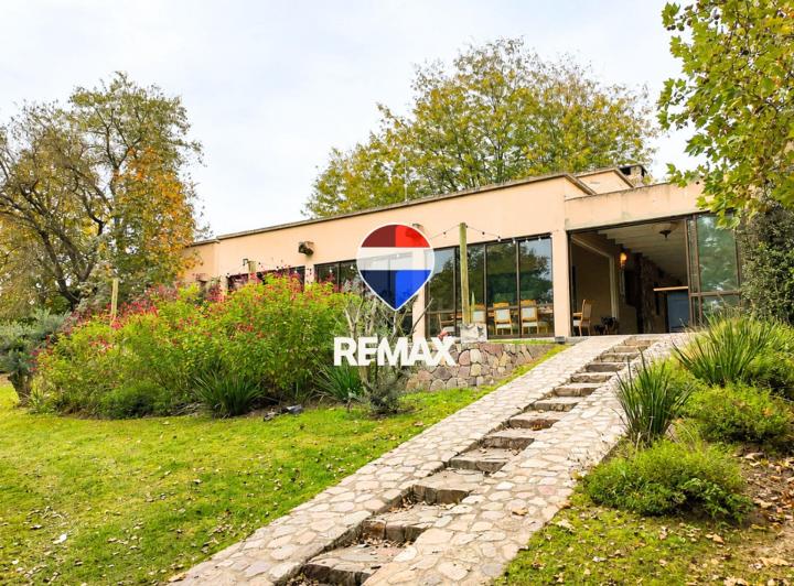 Casa · 274m² · 5 Ambientes · 1 Cochera