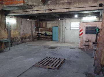 Bodega-Galpón · 180m² · 1 Ambiente · Galpon con Patio Alquler Escucha Oferta Razonable