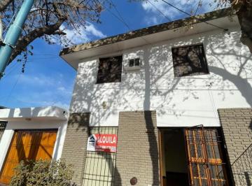 Casa · 209m² · 5 Dormitorios · 2 Cocheras · Casa en Alquiler